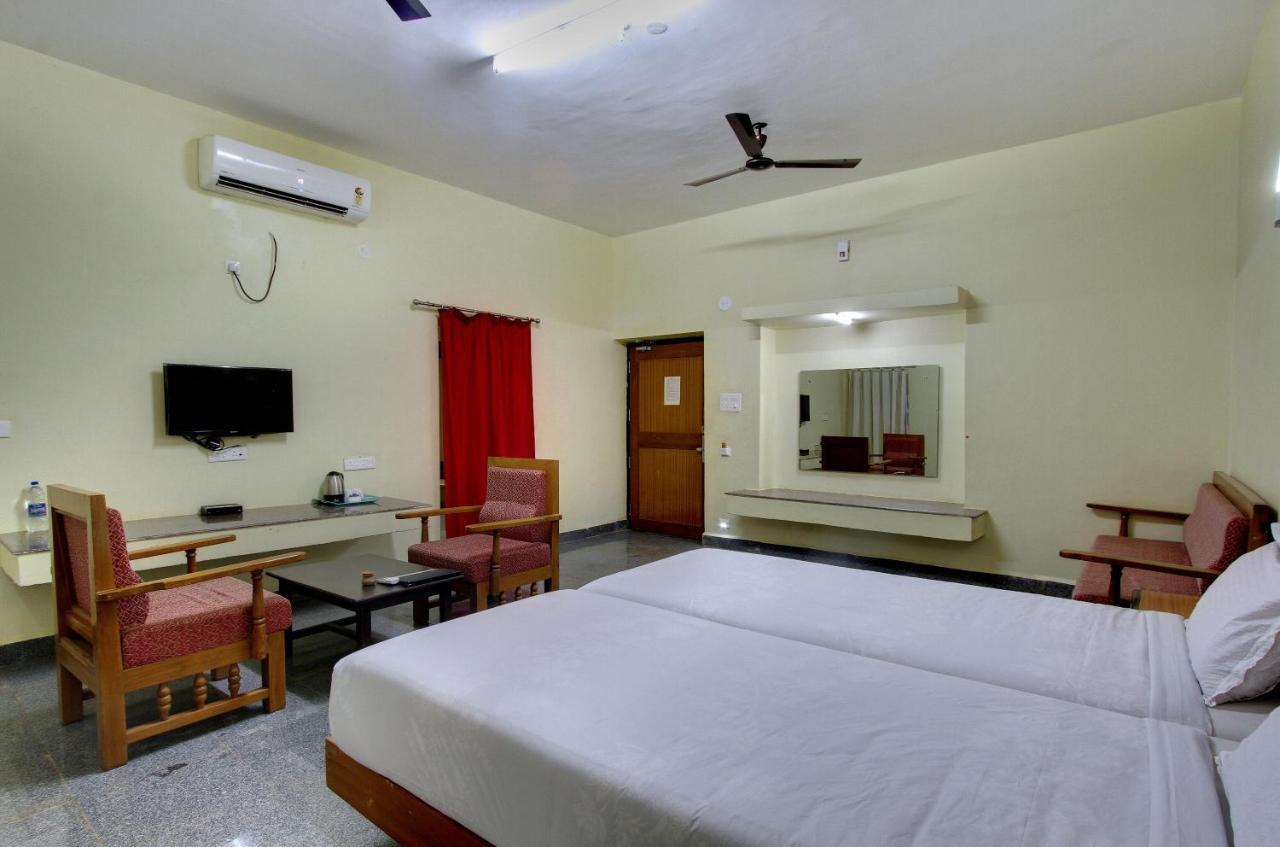 Kanthi Resorts Badami Bāgalkot Екстериор снимка