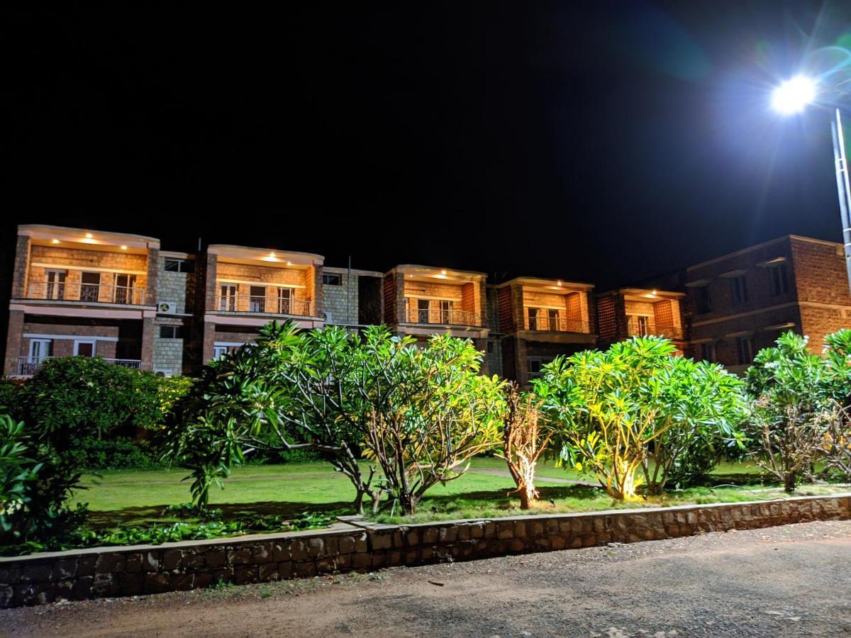 Kanthi Resorts Badami Bāgalkot Екстериор снимка