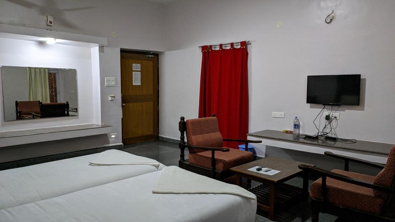 Kanthi Resorts Badami Bāgalkot Екстериор снимка