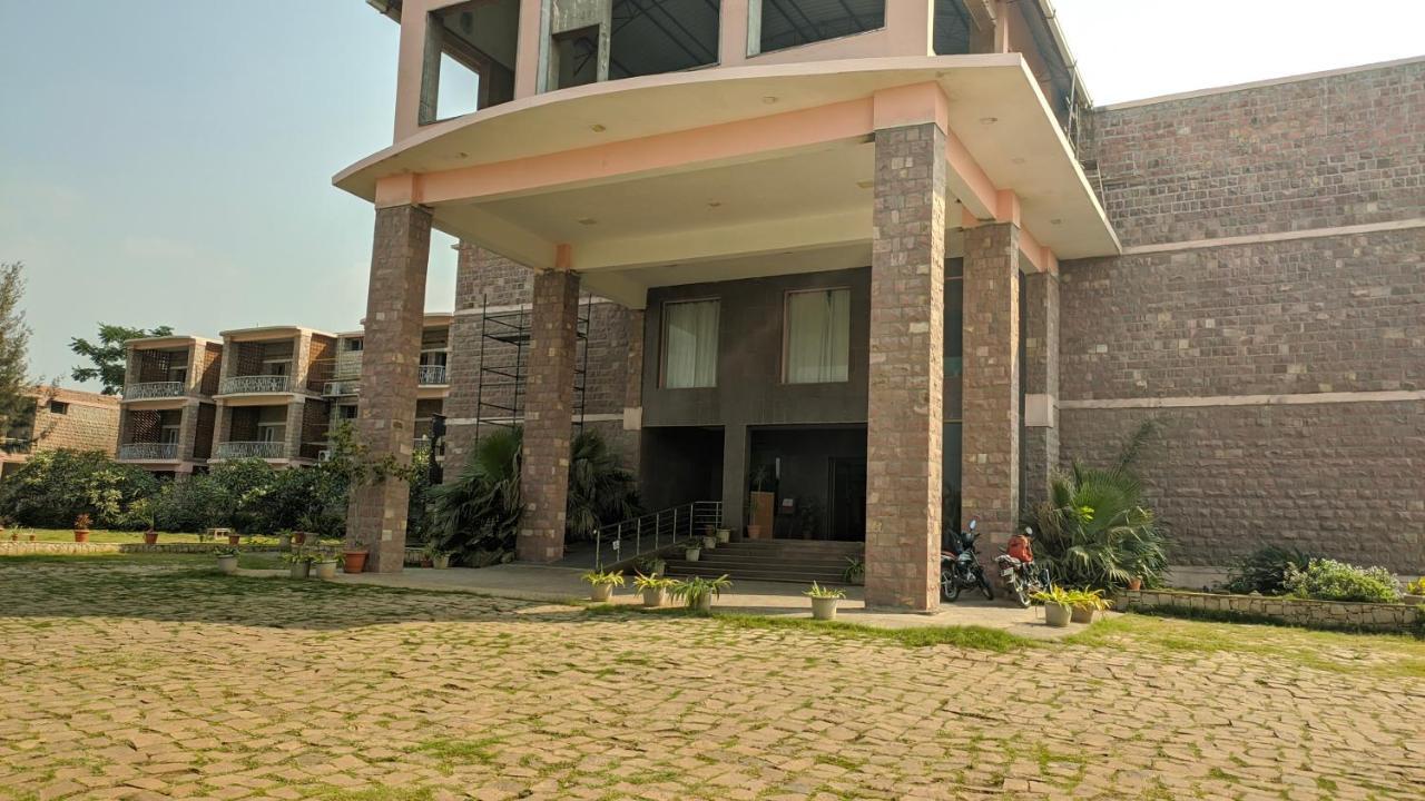 Kanthi Resorts Badami Bāgalkot Екстериор снимка
