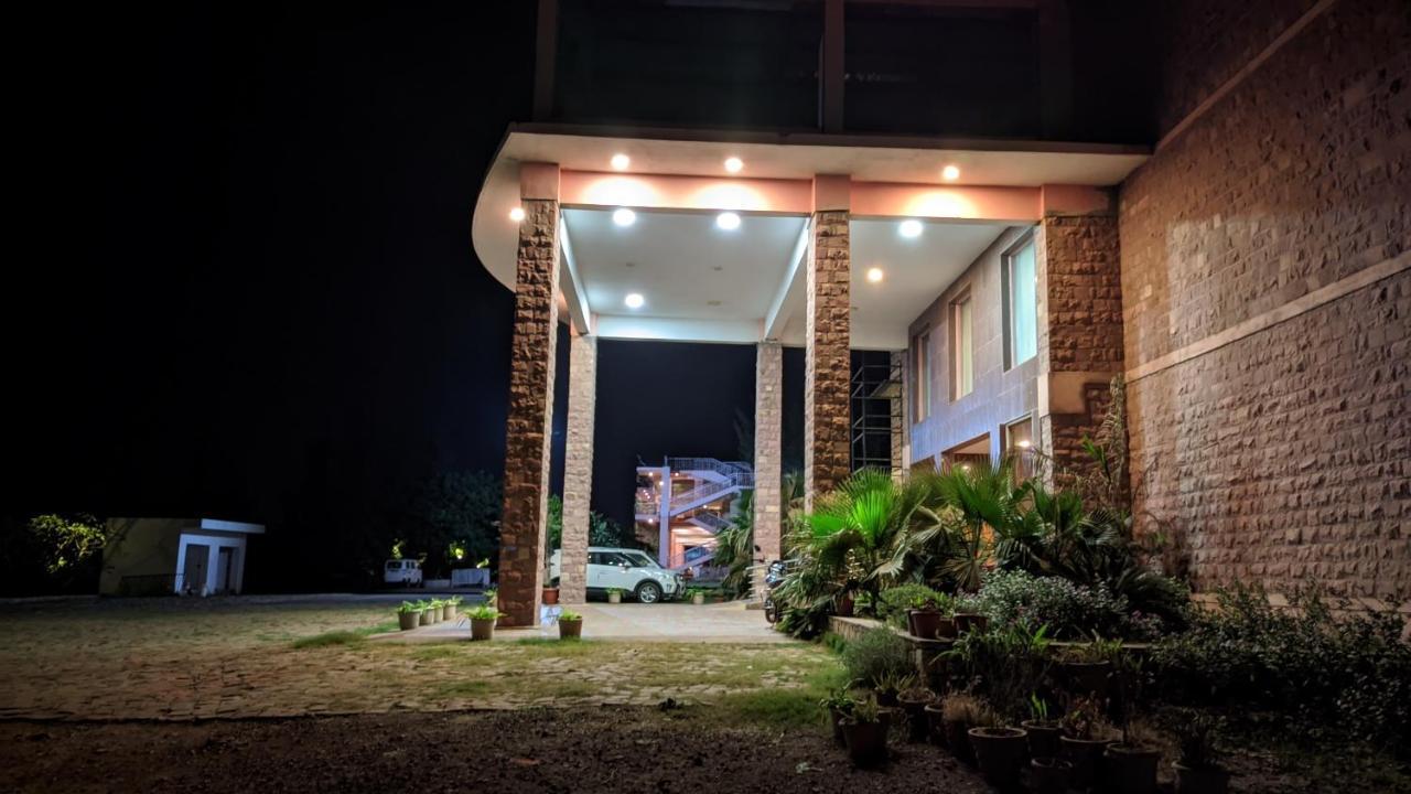 Kanthi Resorts Badami Bāgalkot Екстериор снимка