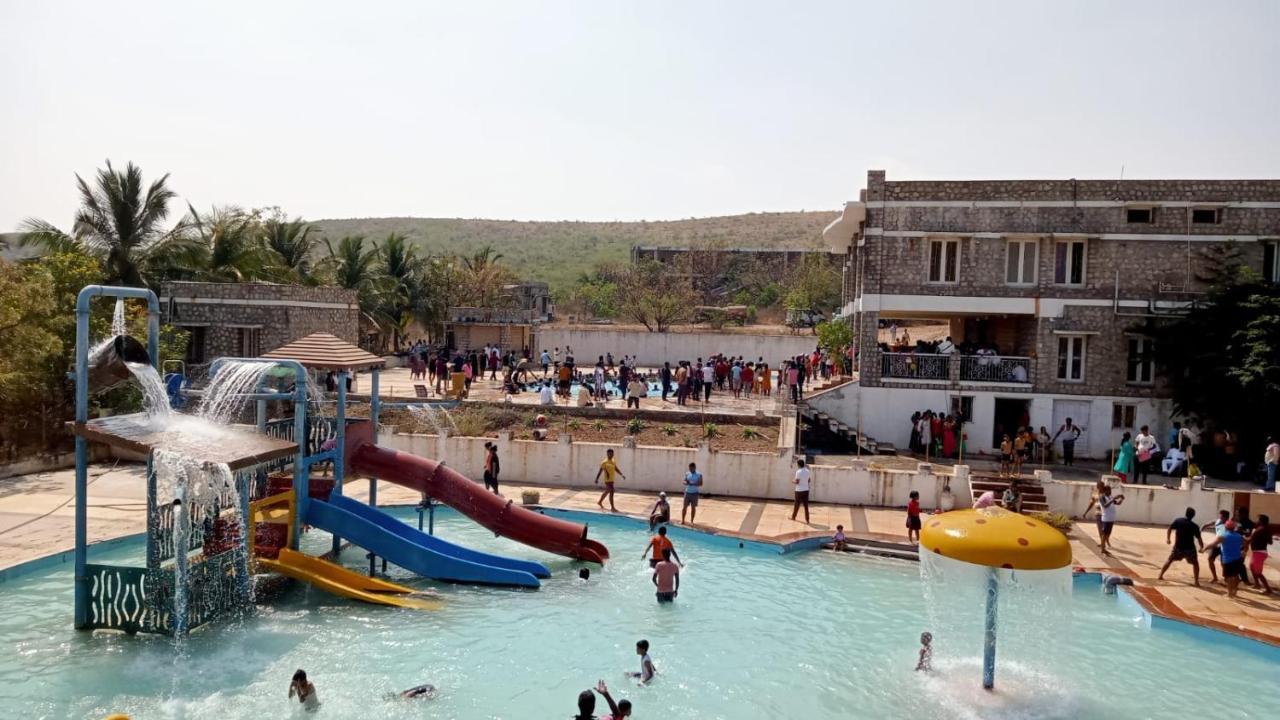 Kanthi Resorts Badami Bāgalkot Екстериор снимка